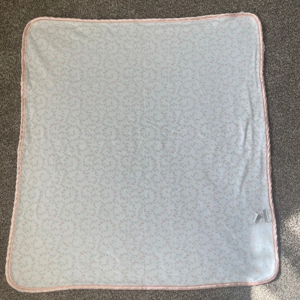 Carters Classics Vintage USA Baby Blanket Flowers Floral Edge Lace Dainty Floral